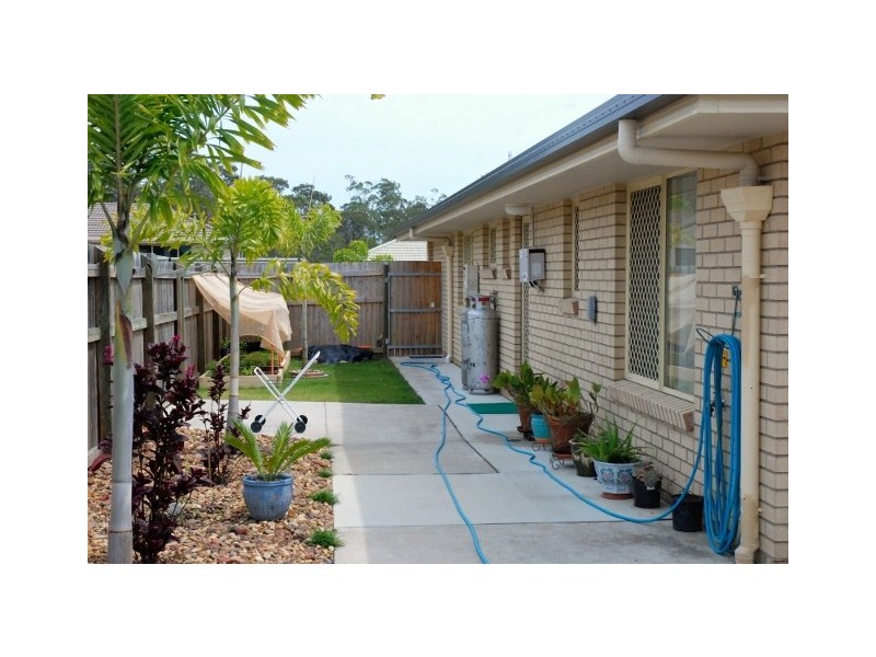 33 Moonstone Drive, Urangan QLD 4655