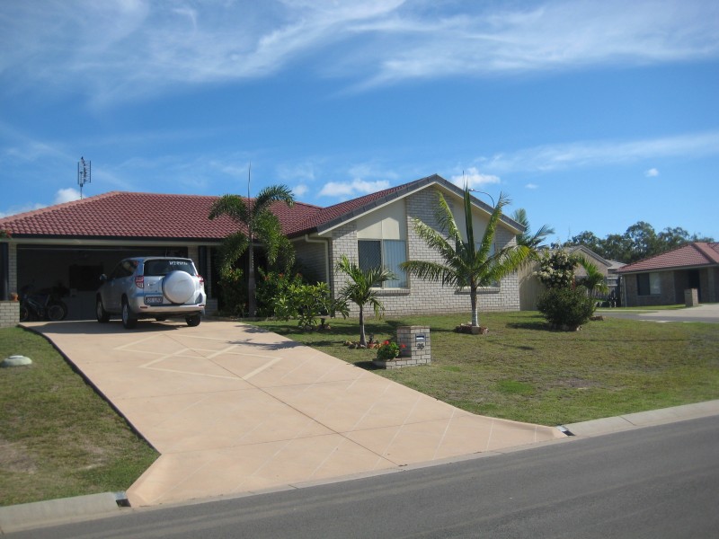 35 Moonstone Drive, Urangan QLD 4655