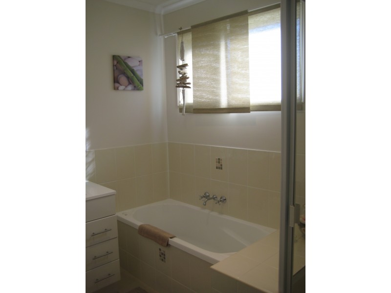 35 Moonstone Drive, Urangan QLD 4655