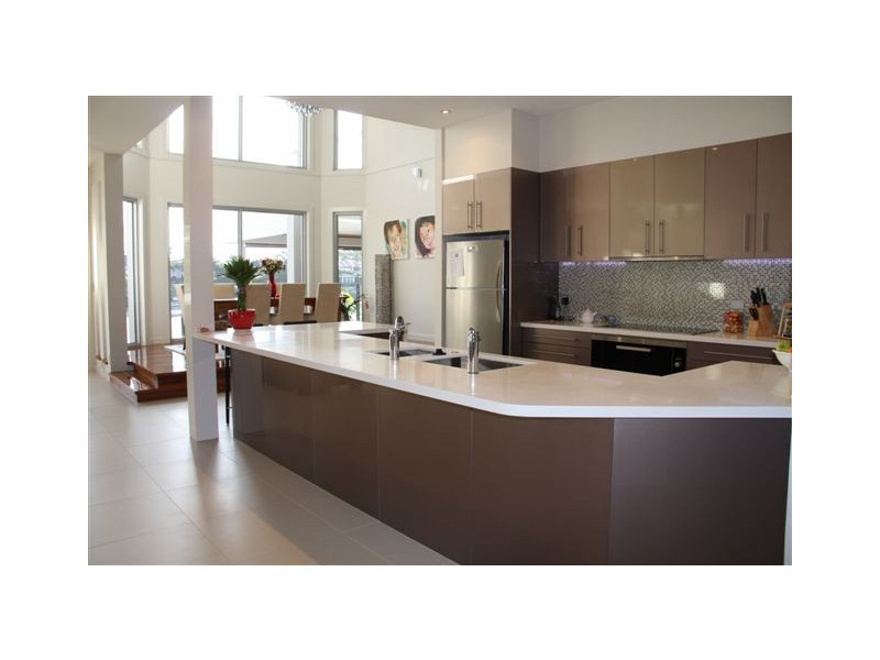 4002 The Boulevarde, Benowa QLD 4217