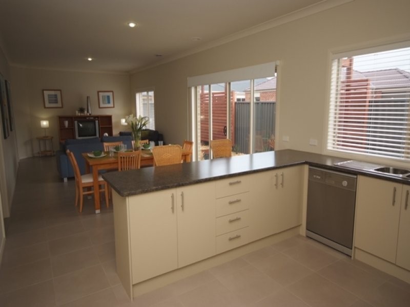 34 Everly Circuit, Pakenham VIC 3810