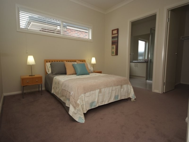 34 Everly Circuit, Pakenham VIC 3810