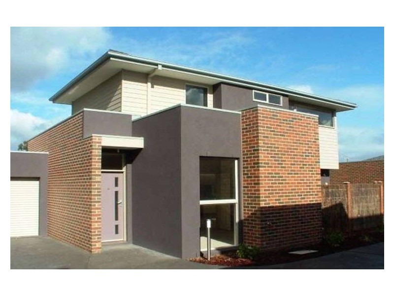 4/1 Henry Street, Pakenham VIC 3810