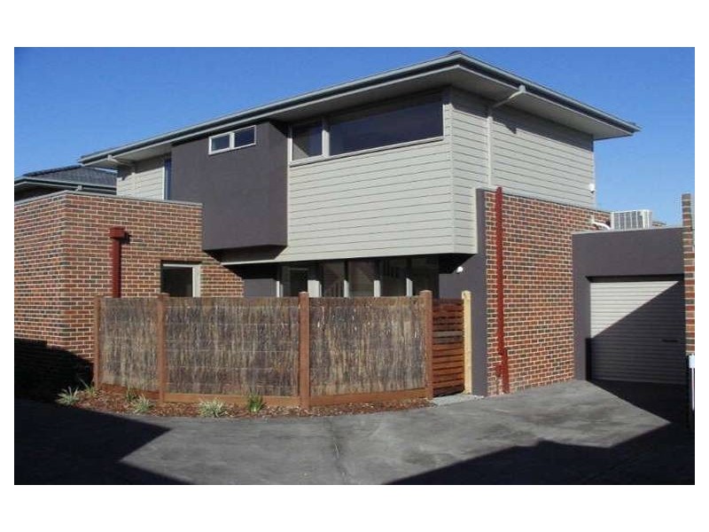 4/1 Henry Street, Pakenham VIC 3810