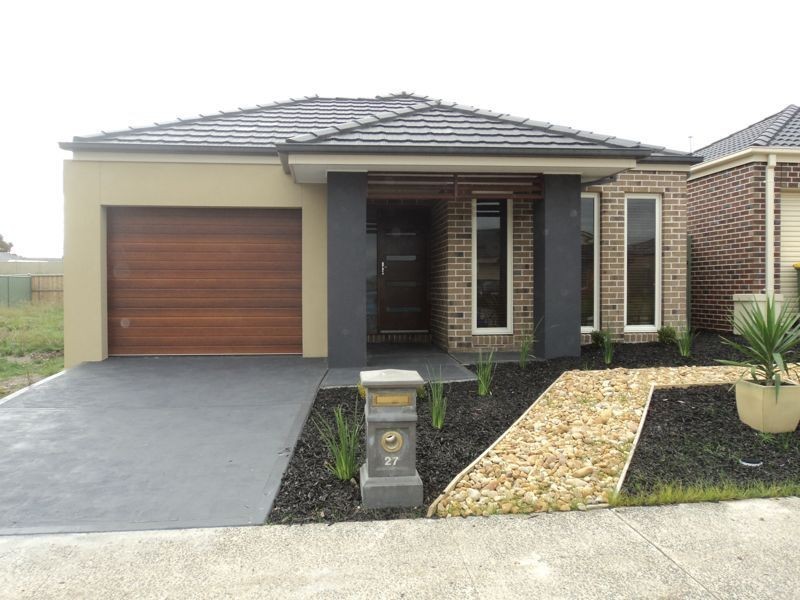 27 Moore Mews, Pakenham VIC 3810