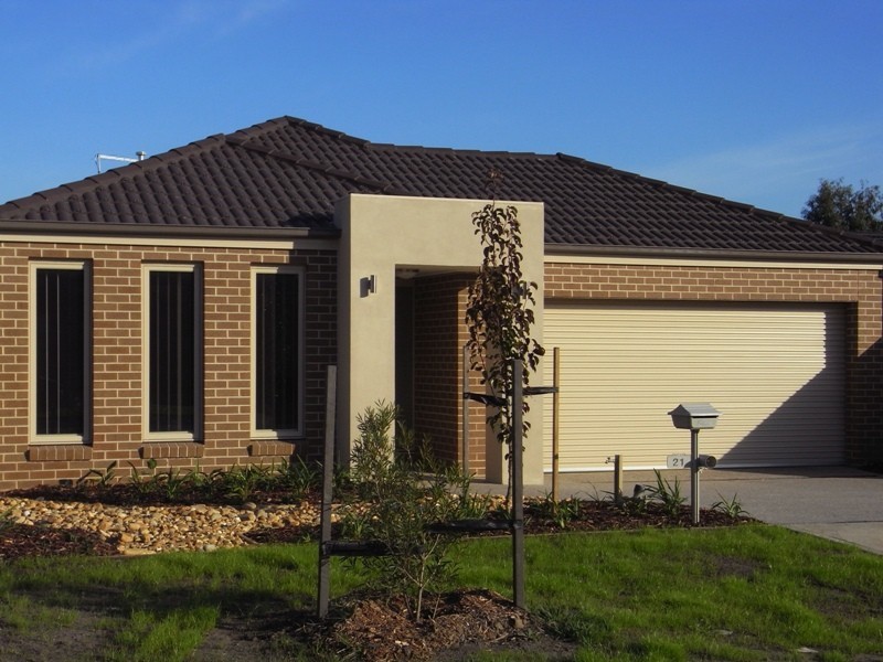 21 Young Street, Pakenham VIC 3810