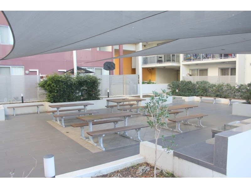 65/12 bathurst st, Liverpool NSW 2170