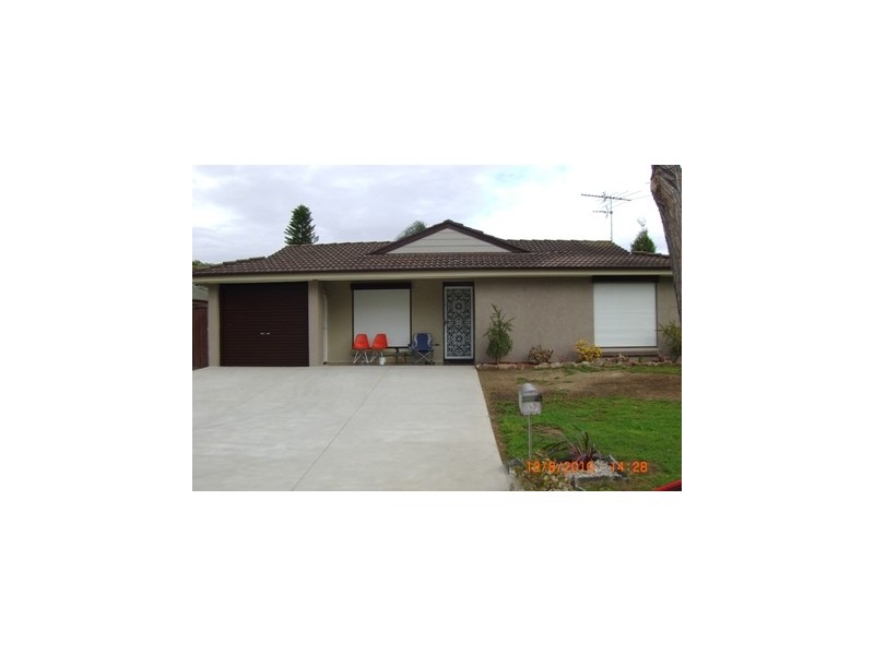 17 Caulfield Cres, St Johns Park NSW 2176