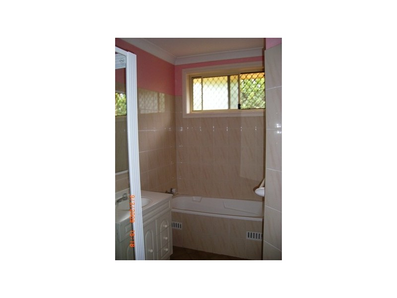 Edensor Park NSW 2176