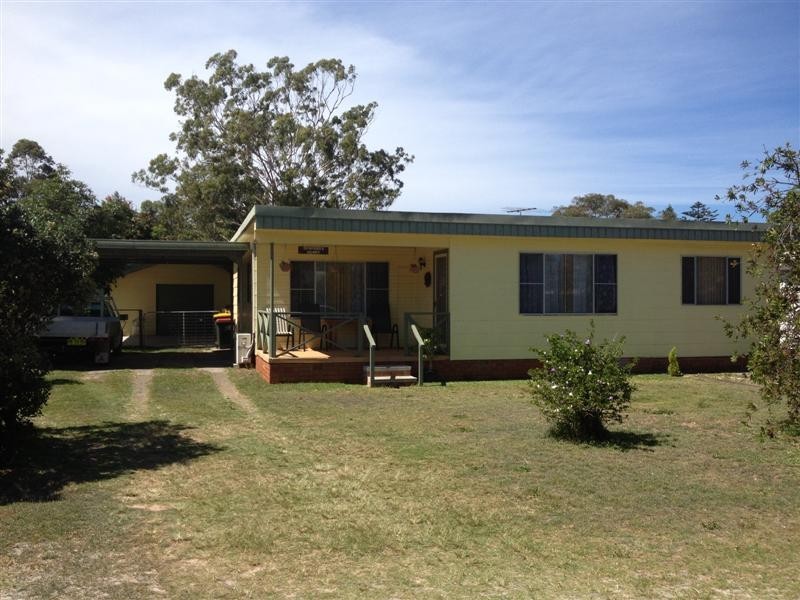 18 Ninth Ave, Stuarts Point NSW 2441