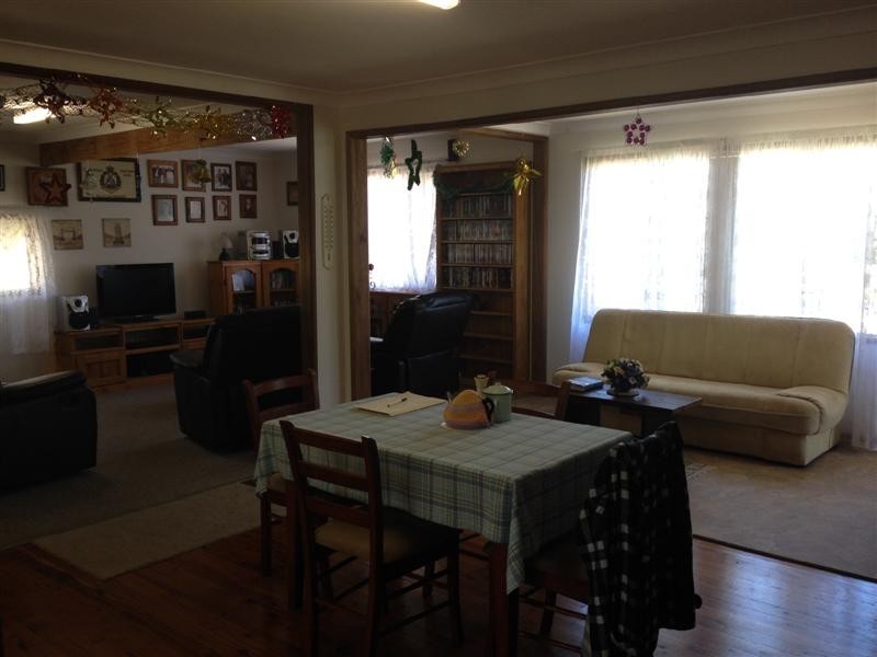 18 Ninth Ave, Stuarts Point NSW 2441