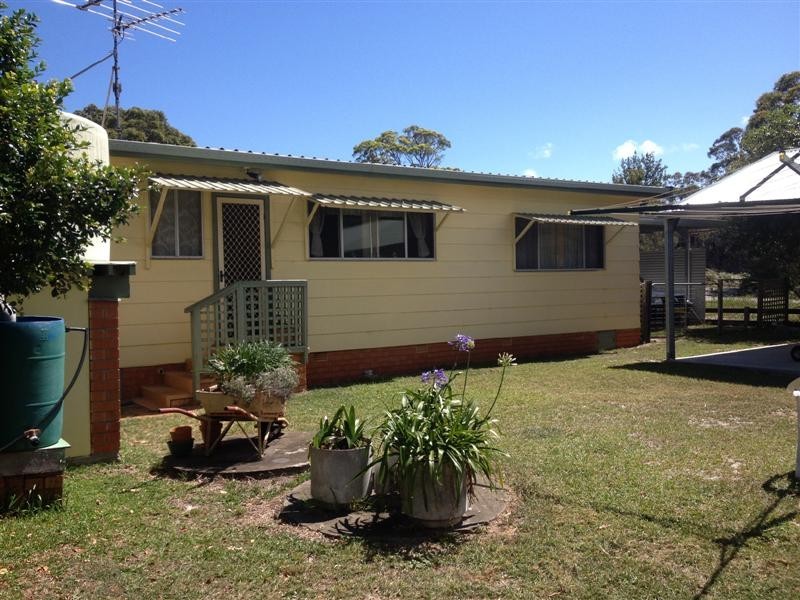 18 Ninth Ave, Stuarts Point NSW 2441
