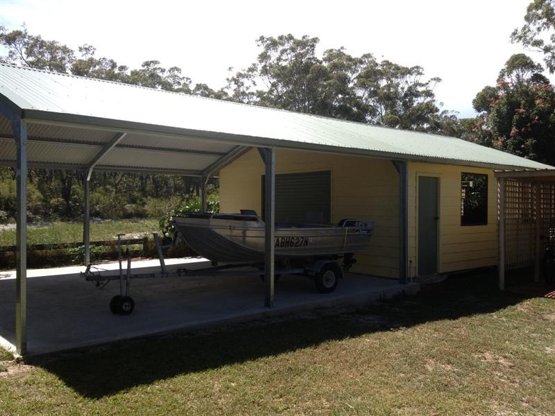 18 Ninth Ave, Stuarts Point NSW 2441