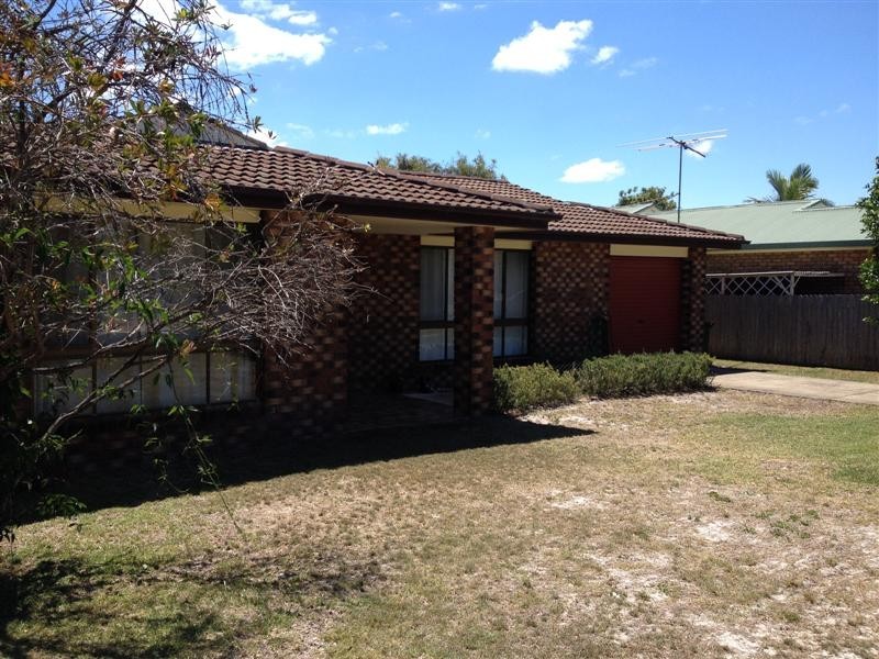 8 Fourth Ave, Stuarts Point NSW 2441