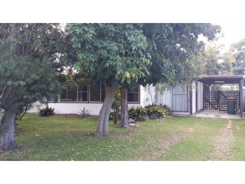 8 Eleventh Ave, Stuarts Point NSW 2441