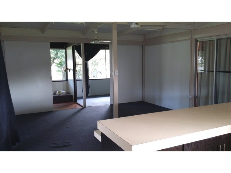 8 Eleventh Ave, Stuarts Point NSW 2441