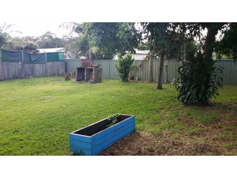 8 Eleventh Ave, Stuarts Point NSW 2441