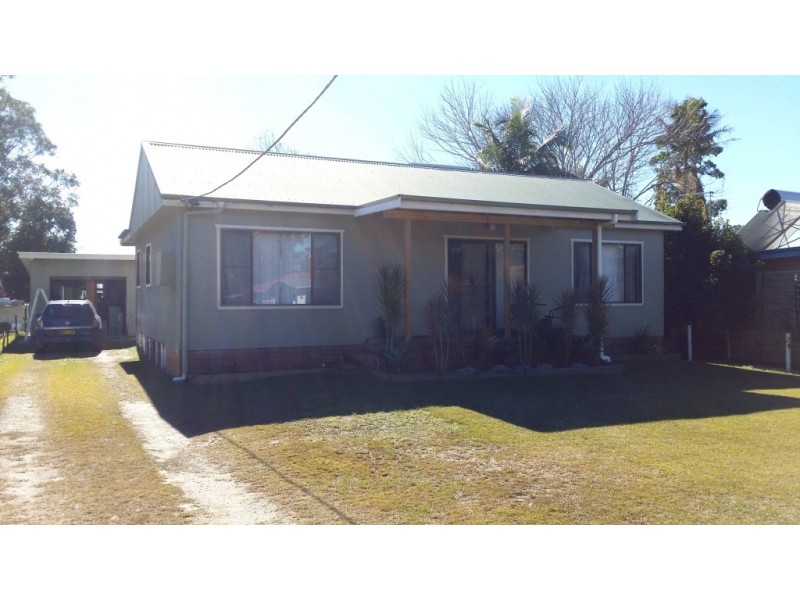 8 Third Ave, Stuarts Point NSW 2441