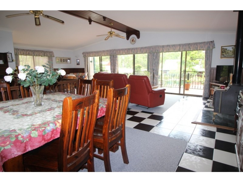 6 Nineteenth Ave, Stuarts Point NSW 2441