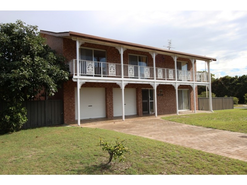 2 Marine Pde, Stuarts Point NSW 2441