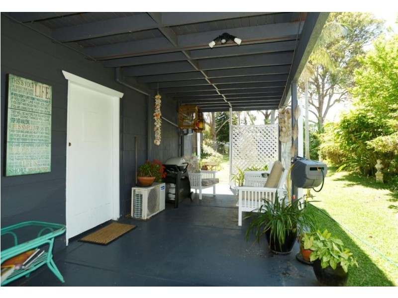 4 Seventeenth Ave, Stuarts Point NSW 2441