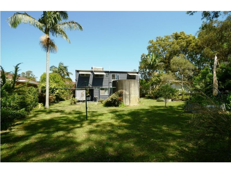 4 Seventeenth Ave, Stuarts Point NSW 2441