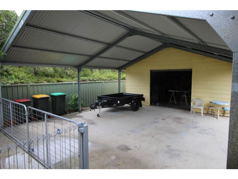 18 Ninth Ave, Stuarts Point NSW 2441