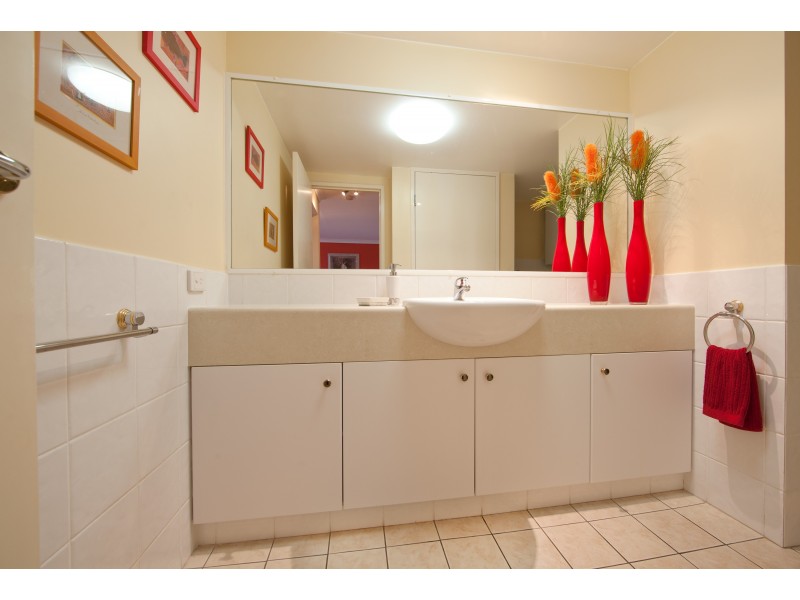 48/45 Deakin Street, Kangaroo Point QLD 4169