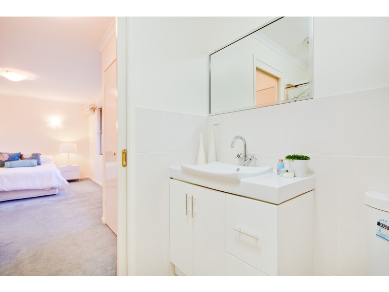 9 Centurion Street, Bridgeman Downs QLD 4035