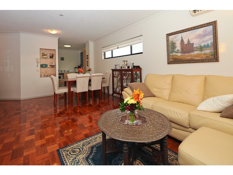 11/15 Kitchener Street, Coorparoo QLD 4151