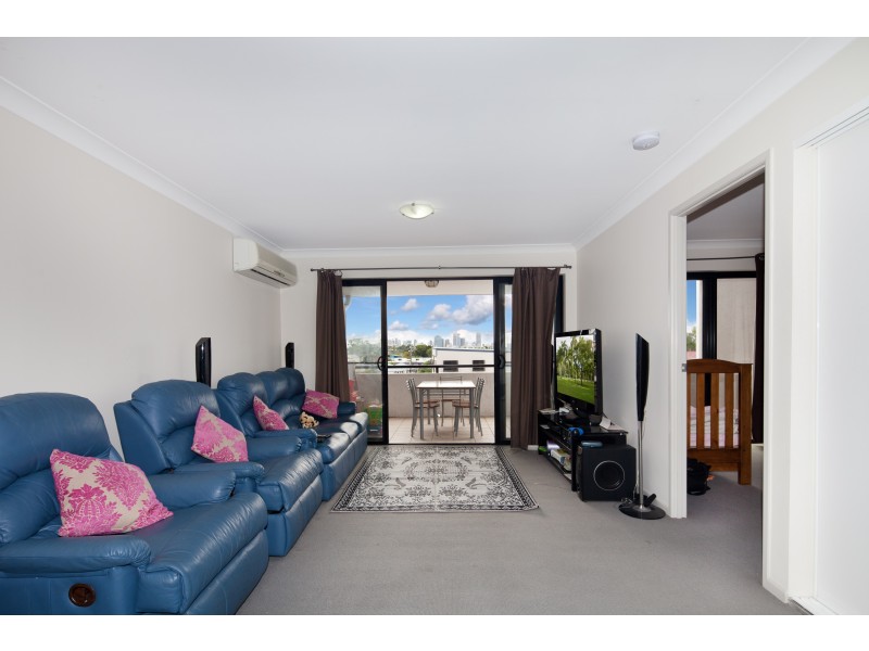 56/11 Kitchener Street, Coorparoo QLD 4151