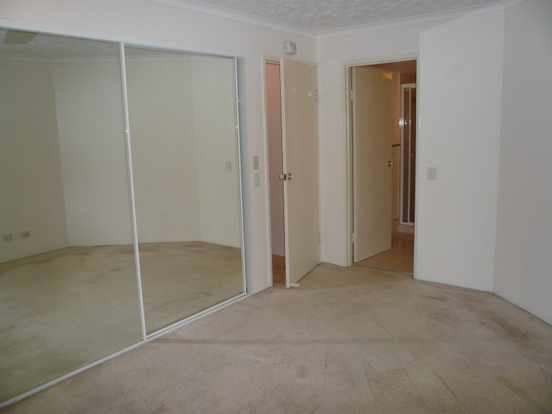 1/34 Second Avenue, Broadbeach QLD 4218