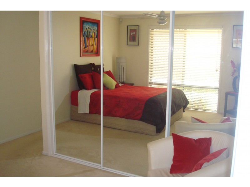 6 Standford Place, Regents Park QLD 4118