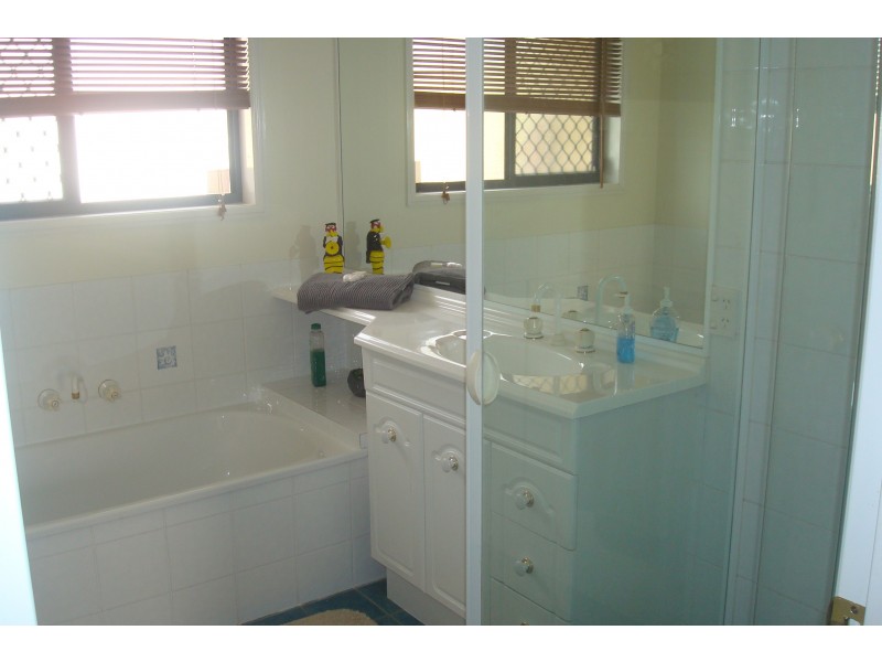 6 Standford Place, Regents Park QLD 4118