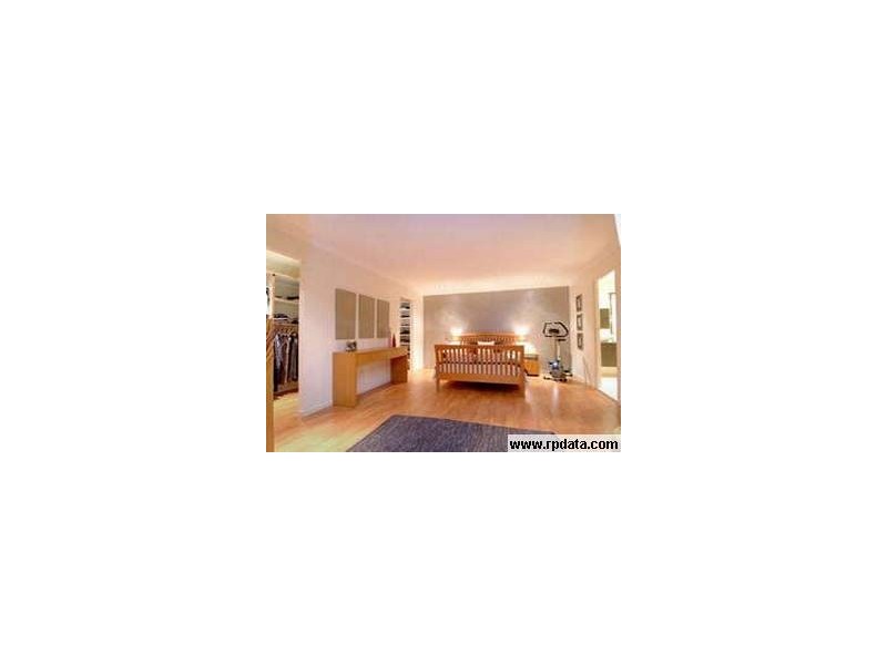 Broadbeach Waters QLD 4218