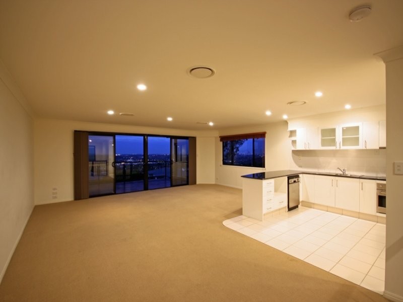 2/24 Ridgeline Way, Highland Park QLD 4211