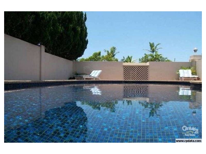 34 Charolis Crescent, Benowa Waters QLD 4217