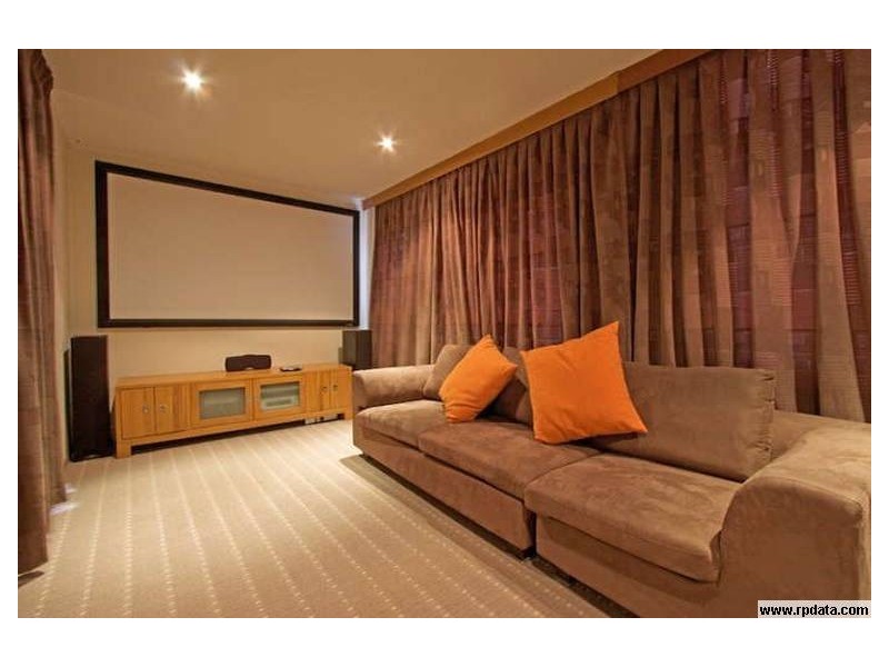 34 Allambi Avenue, Broadbeach Waters QLD 4218