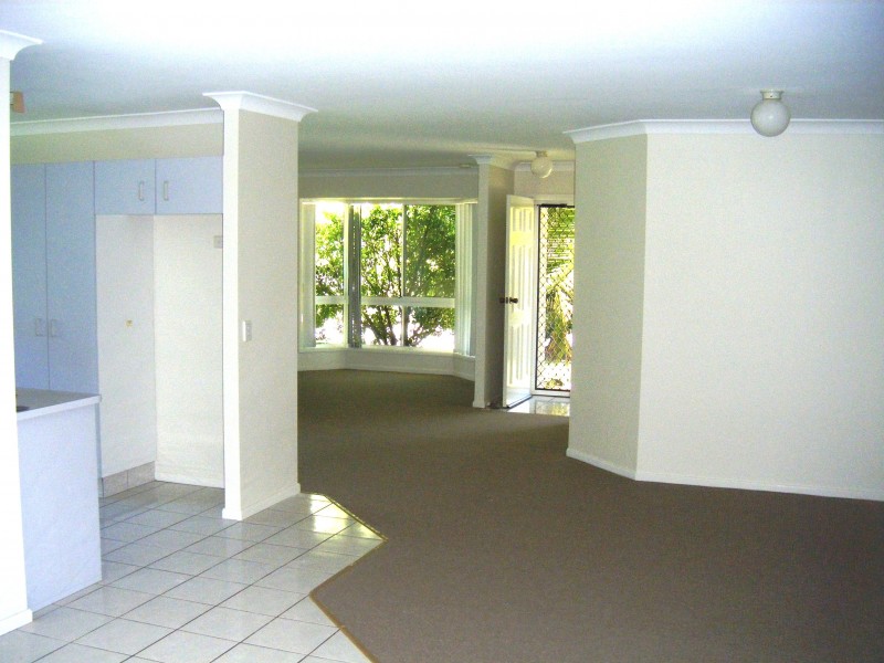 16 Glengarry close, Highland Park QLD 4211