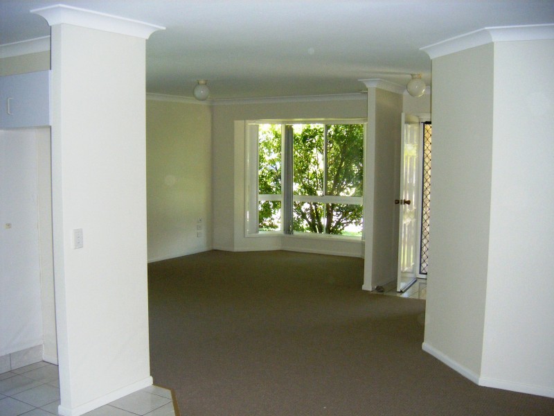 16 Glengarry close, Highland Park QLD 4211