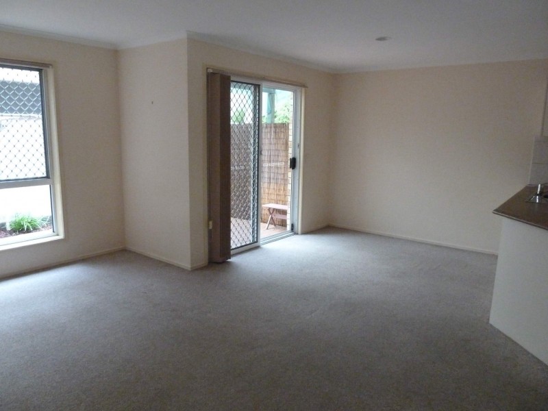 2/6 Harley, Labrador QLD 4215