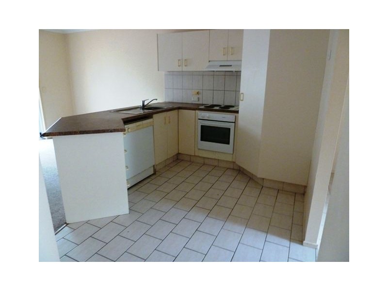 2/6 Harley, Labrador QLD 4215