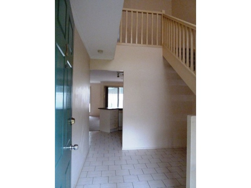 2/6 Harley, Labrador QLD 4215