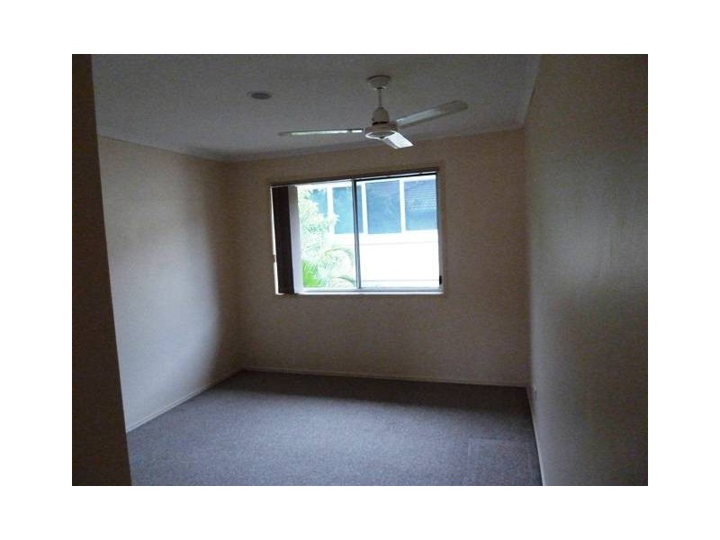 2/6 Harley, Labrador QLD 4215