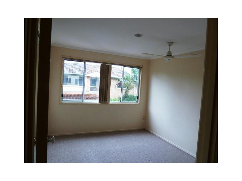 2/6 Harley, Labrador QLD 4215