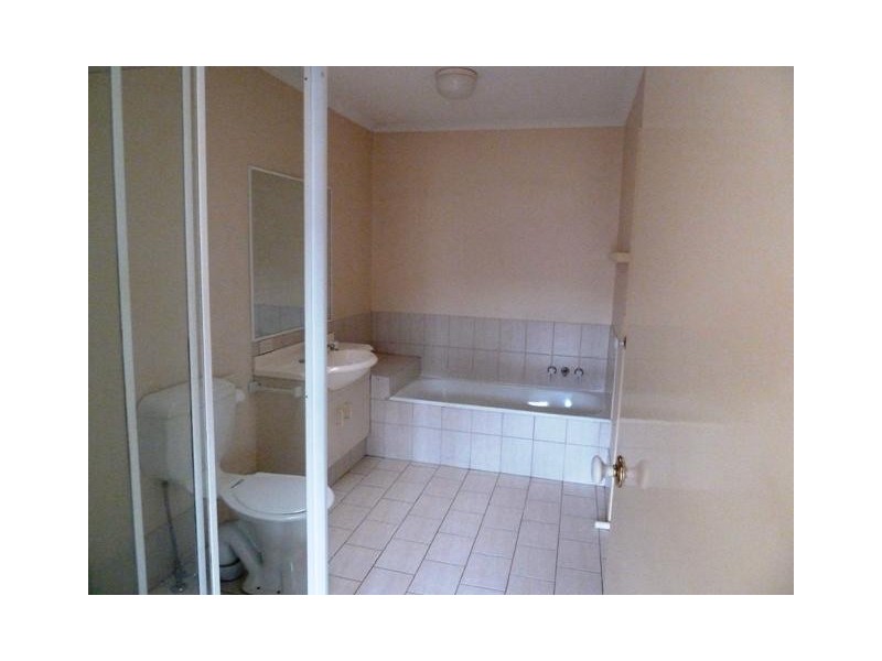 2/6 Harley, Labrador QLD 4215