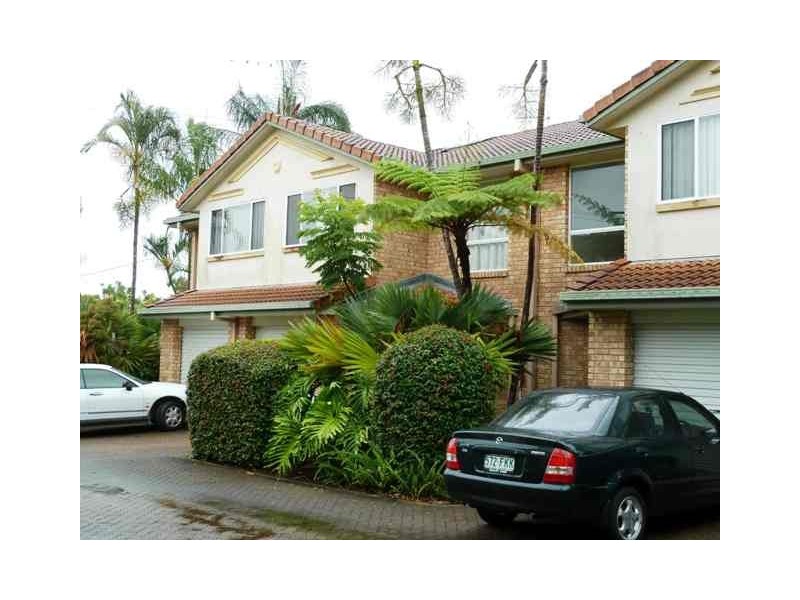 2/6 Harley, Labrador QLD 4215