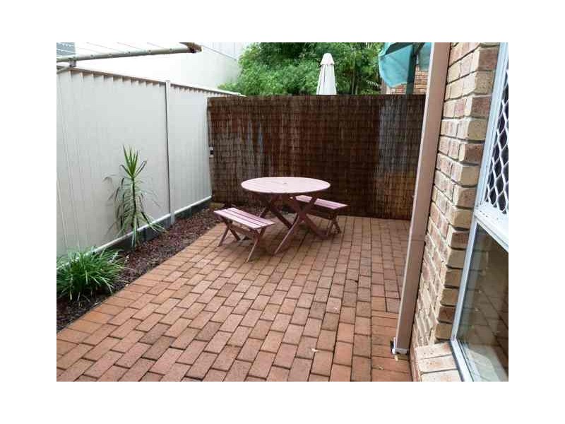 2/6 Harley, Labrador QLD 4215