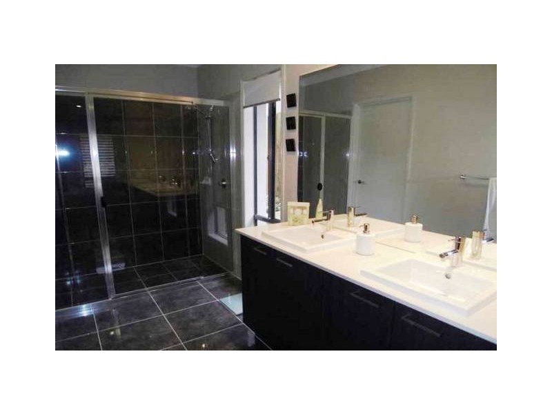 10 Daintree Crescent, Coomera QLD 4209