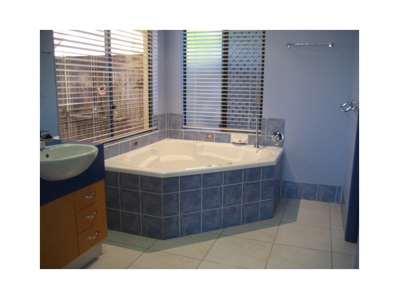 3 Kawana Street, Caravonica QLD 4878